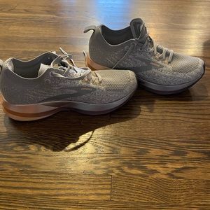 Women’s brooks levitate 3 running shoe.